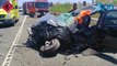Una fallecida y dos heridos en un espectacular choque frontal entre un coche y un camión en Santa Pola