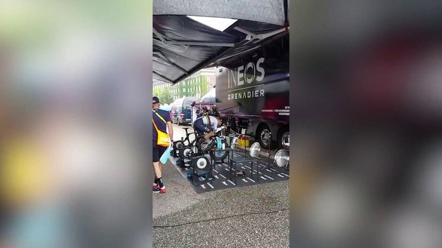 Ciclismo, Tour de France: il riscaldamento di Filippo Ganna prima della cronometro di Copenaghen