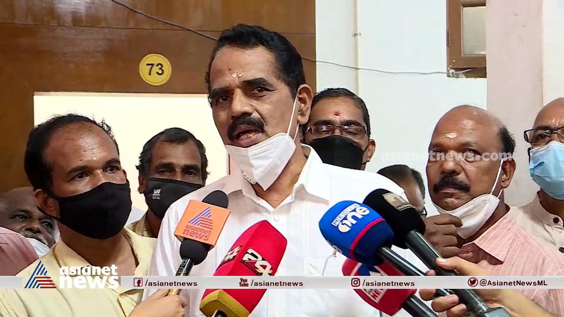 തൃശ്ശൂര്‍ പൂരം; പാസ് വിതരണത്തെച്ചൊല്ലി തര്‍ക്കം, കളക്ടര്‍ ഘടക ക്ഷേത്രങ്ങളുടെ യോഗം വിളിച്ചു