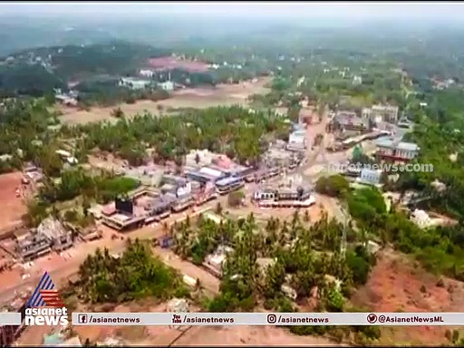 താളം തെറ്റിയ തുകൽവാദ്യോപകരണങ്ങൾ നേരെയാക്കുന്ന ദമ്പതികൾ