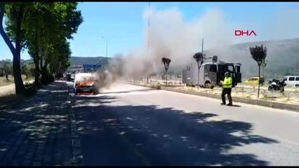 MUĞLA'DA ARAÇ YANGININI TOMA SÖNDÜRDÜ
