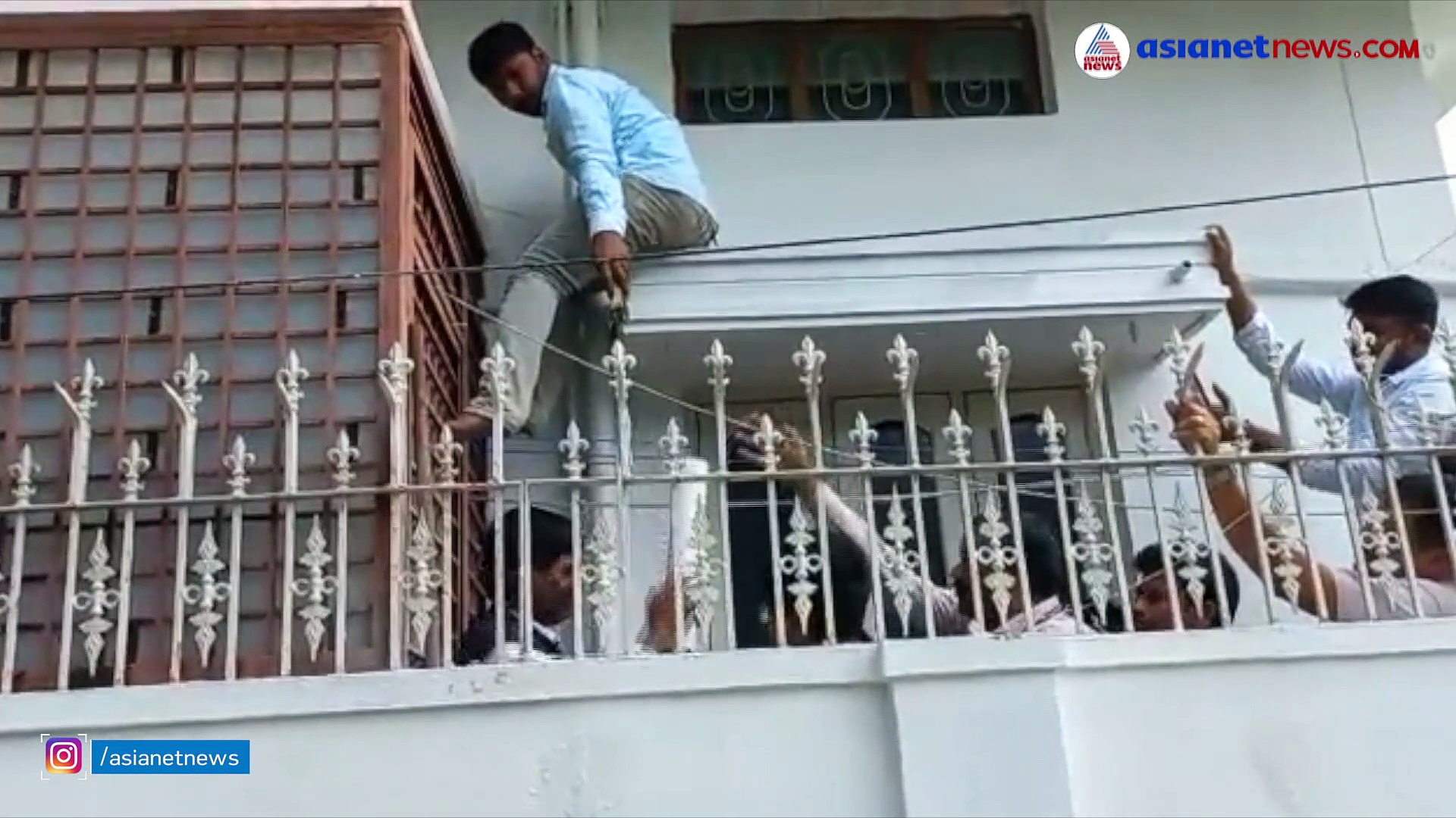 ACB raid‌‌‌ ‌|വീടിന്റെ ഡ്രെയിനേജ് പൈപ്പില്‍ നിന്നും നോട്ടുകെട്ടുകള്‍