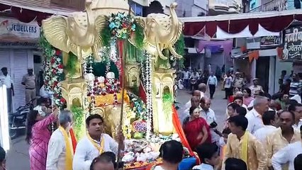 गूंजे जयकारे, निकली रथयात्रा