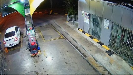 Filmagens mostram homem abastecendo e fugindo sem pagar do DF