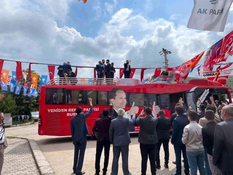 Yeniden Refah Partisi Genel Başkanı Erbakan: 50 senelik Milli Görüş tarihi efsane hizmetlerle doludur