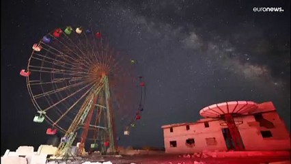 شاهد: مجرّة درب التبانة تضيء مدينة ملاه مهجورة في إدلب السورية