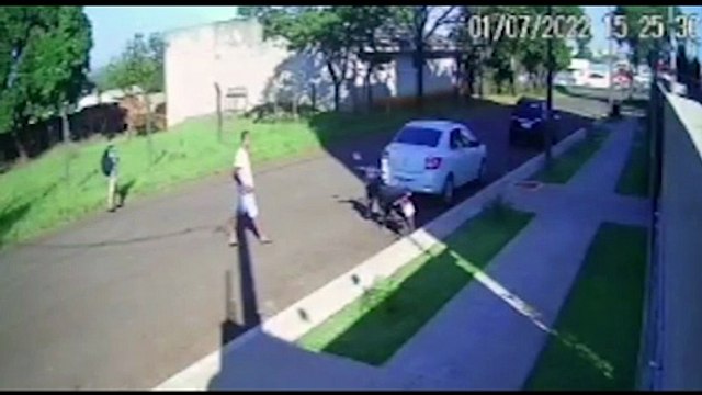 Veja imagens do momento em que motocicleta é furtada no Maria Luiza