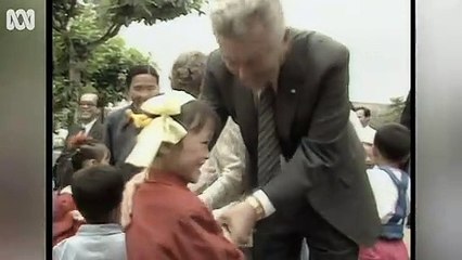 Prime Minister Bob Hawke holds Chinese panda cubs in 1986