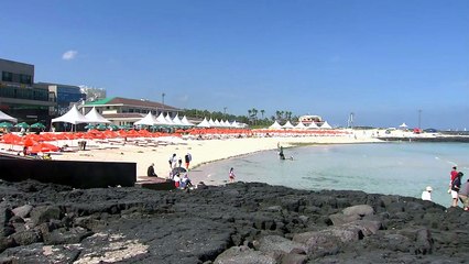 '무더위, 물놀이로 날려요'...제주 해수욕장 모두 개장 / YTN