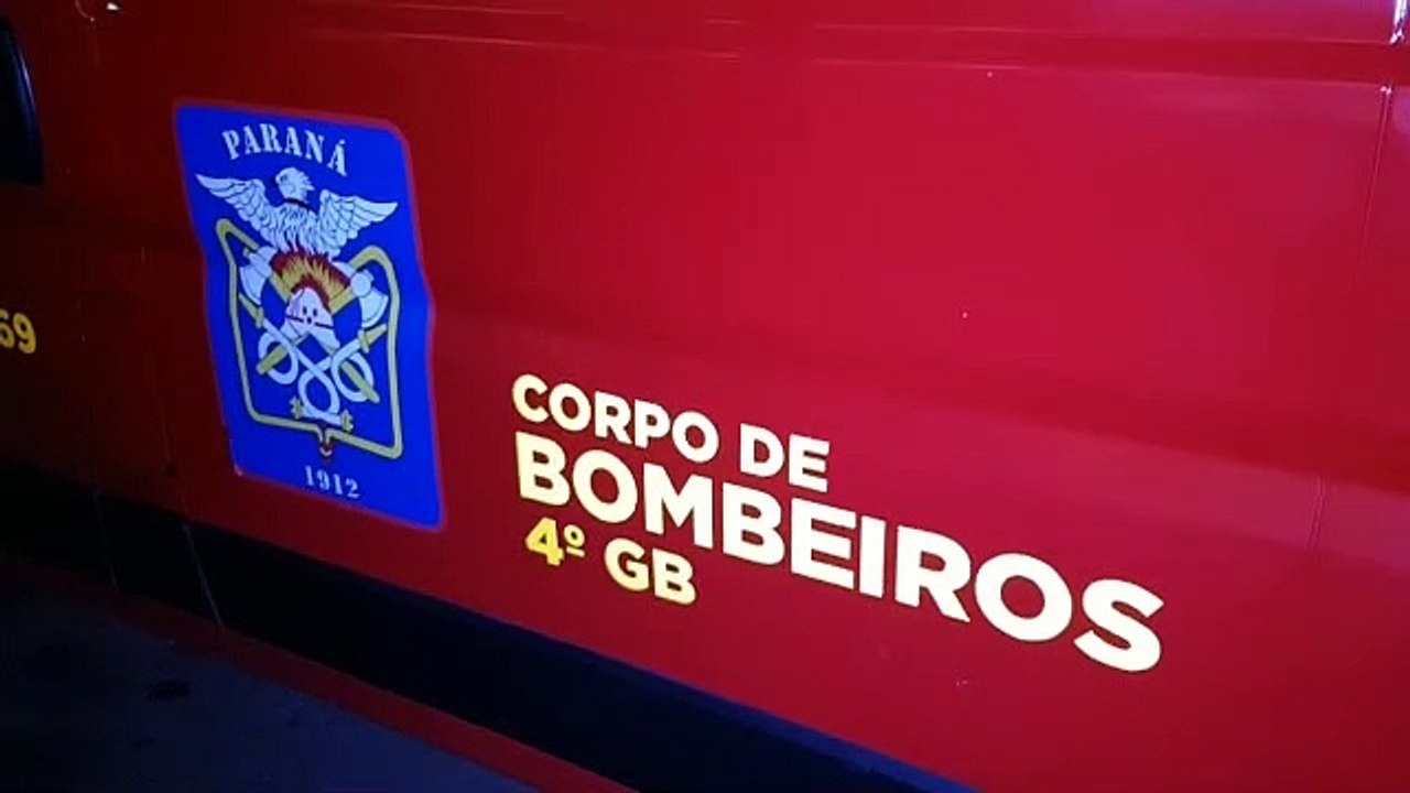 Rapaz de 28 anos fica ferido após cair de moto na Rua Duque de Caxias