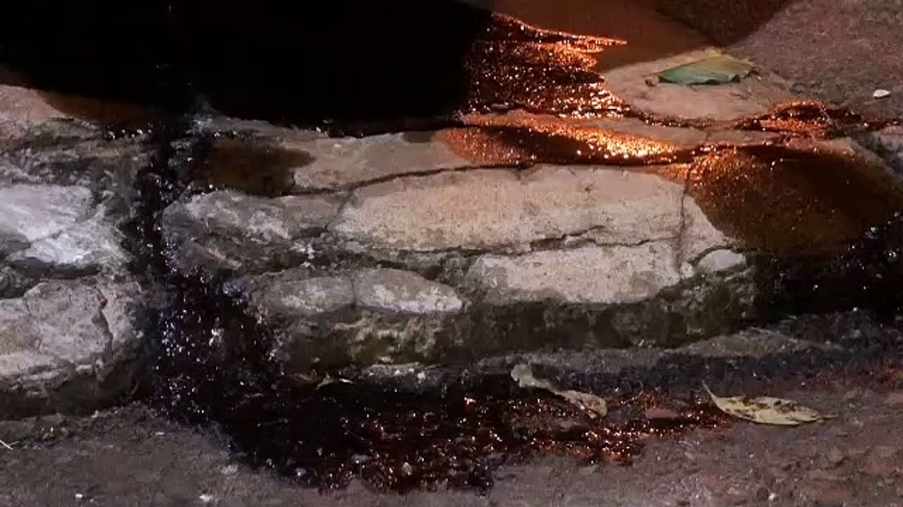 Ao passar quebra-molas, motorista perde controle de automóvel e para em calçada