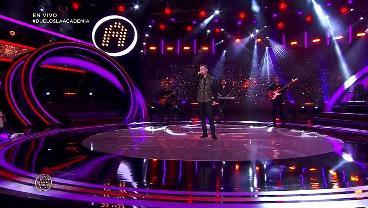 La Academia- Erick Sandoval Canta "Un Hombre Normal"
