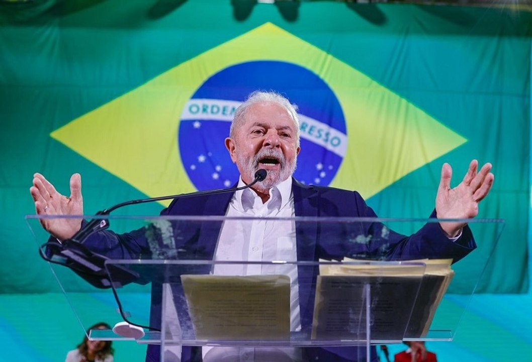 Lula diz que, se eleito, fará reuniões com governadores, prefeitos e retomará orçamento popular
