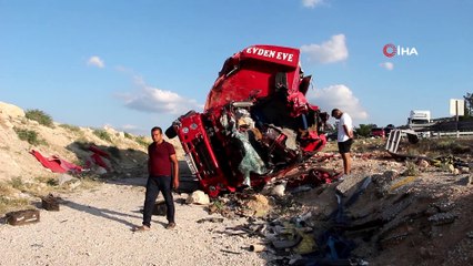Ölüm virajında can pazarı yaşandı! Kamyon feci şekilde kaza yaptı