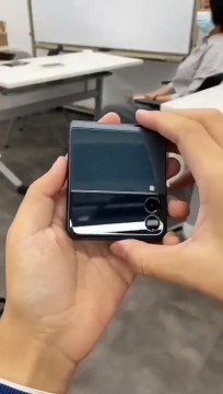 Samsung Galaxy Z Flip 3 hands #shorts #unboxingvideo #shortvideo #zflip3 #technology