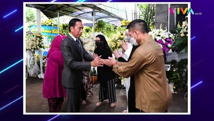 Télécharger la video: Jokowi dan Ibu Negara Takziah ke Almarhum Tjahjo Kumolo