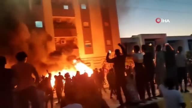 Libya'nın Tobruk kentindeki Temsilciler Meclisi ateşe verildiLibya Başbakanı Dibeybe'den protestolara destek