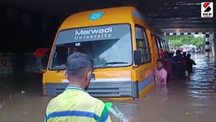 ગોંડલમાં અંડરબ્રીજમાં વિદ્યાર્થીઓની બસ ફસાઇ, મહામહેનતે રેસક્યૂ કર્યું