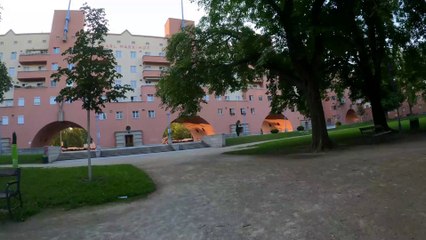 Vienna * Wien: Karl-Marx-Hof frühmorgens