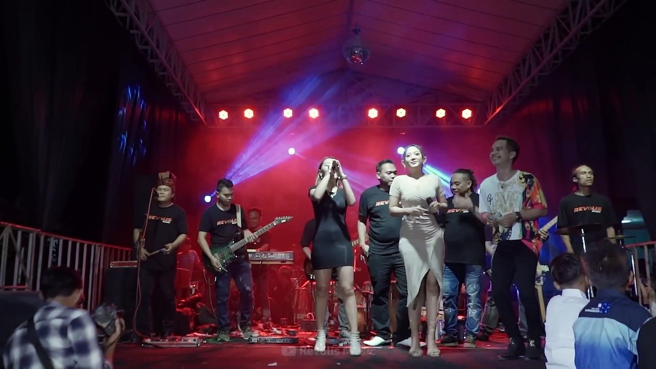 Duet Maut Vita Alvia Feat Nisa Farisa - Hutang -- Revolis Music (Live)