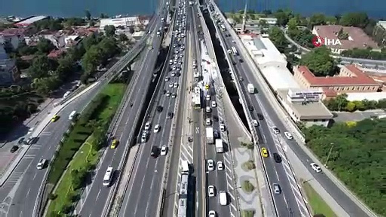 İstanbul'da metrobüs yangını