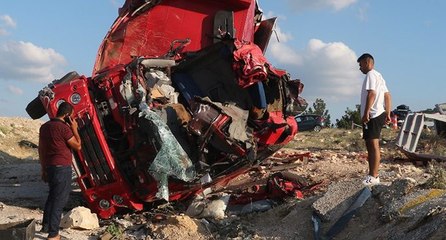 Ölüm virajında korkunç kaza! 4 kişi hayatını kaybetti