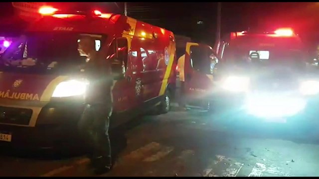 Forte colisão entre dois carros deixa quatro pessoas feridas no Bairro São Cristóvão