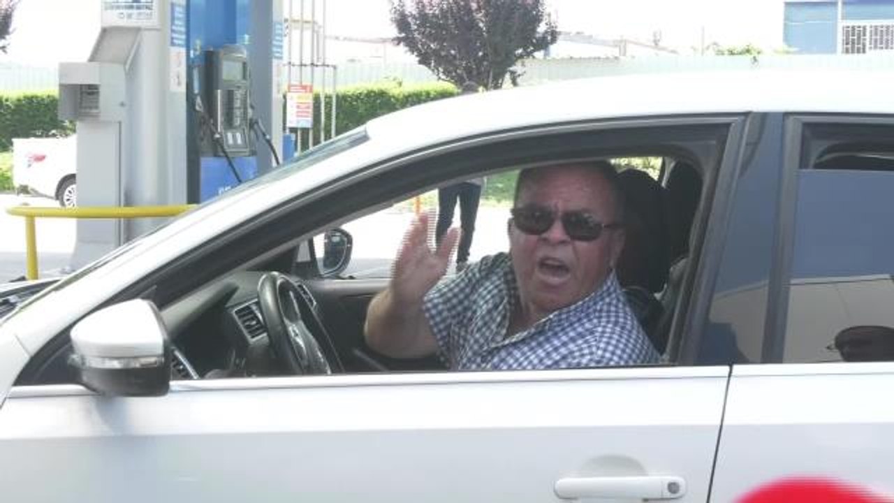 Akaryakıt İstasyonunda Fiyatlara  İsyan Eden Vatandaş: "Çek Beni Çek, Mazot 30 Lira,Yazıklar Olsun"