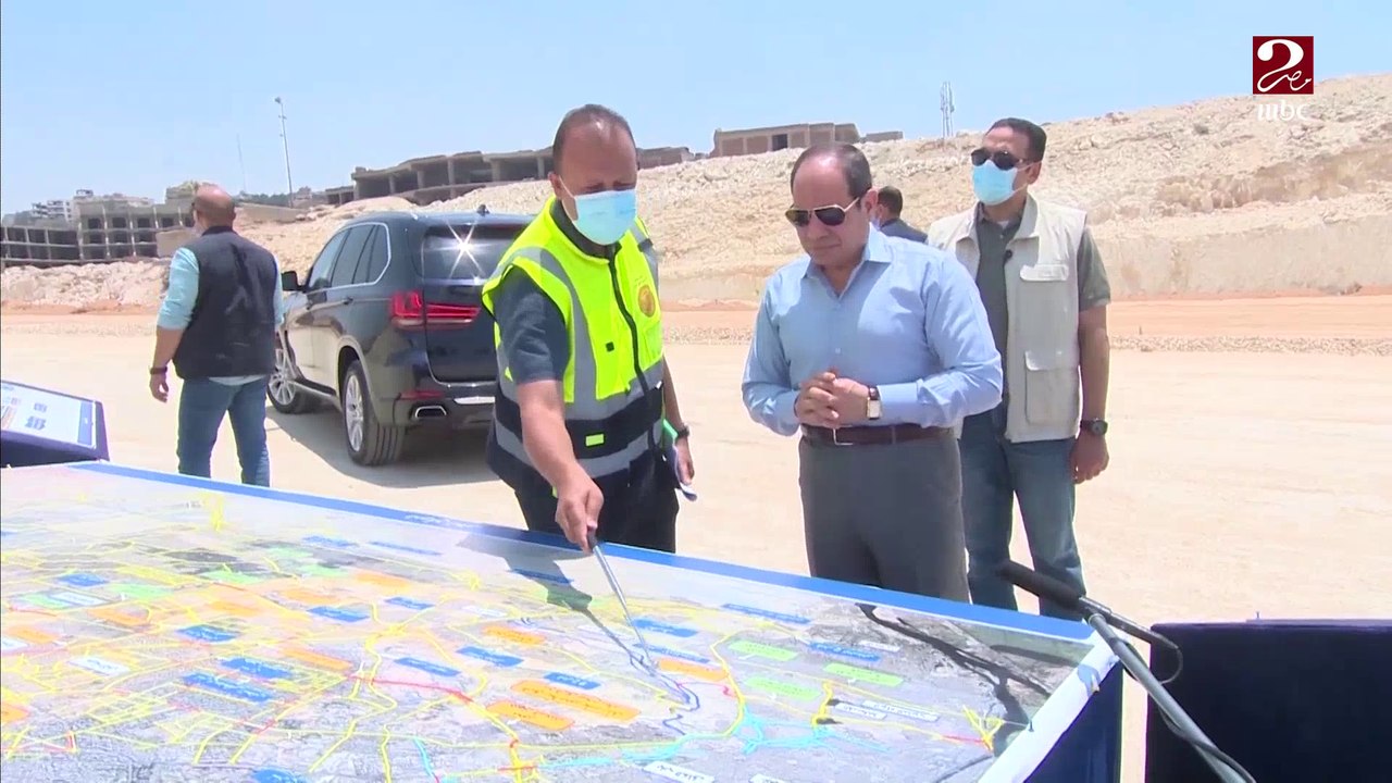 الرئيس السيسي يتفقد الأعمال الإنشائية لتطوير عدد من الطرق والمحاور بالقاهرة الكبرى