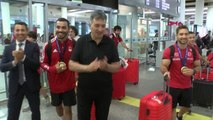SPOR İzmir'de milli cimnastikçiler Mehter Takımı ile karşılandı