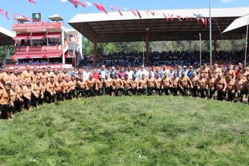 54 başpehlivan Er Meydanı'nda kol bağladı