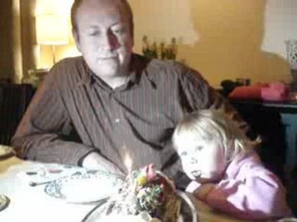 Clémence et la bougie d'anniversaire