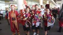 Milli cimnastikçilere İzmir’de Mehter Takımı ile karşılama