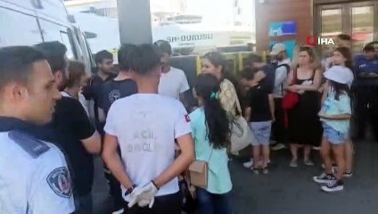 Karaköy'de vapur iskeleye çarptı: Yaralılar var