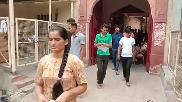 Exam : ...तो इसलिए 45 मिनट देरी से शुरू हुई परीक्षा, जानें क्या है कारण