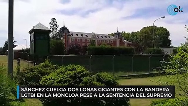 Sánchez cuelga dos lonas gigantes con la bandera LGTBI en La Moncloa pese a la sentencia del Supremo