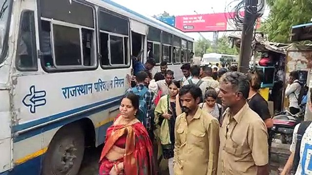 Constable exam: कांस्टेबल भर्ती परीक्षा पौन घंटे देरी से हुई शुरू, कारण जानने के लिए देखें Video...