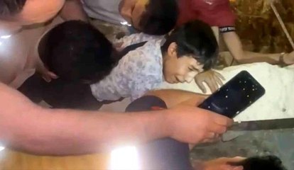 Son dakika haberi... Gece yarısı "imdat" sesleri bekçileri harekete geçirdi... Eline demir şiş saplanan çocuğu itfaiye kurtardı