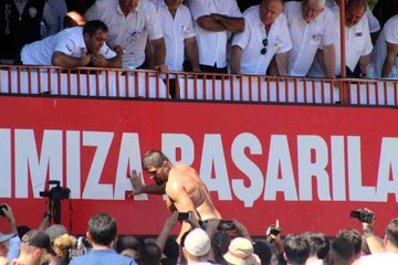 Kırkpınar'da gergin anlar ortalık bir anda karıştı, Başpehlivan Yılmaz, dualı çayıra veda etti