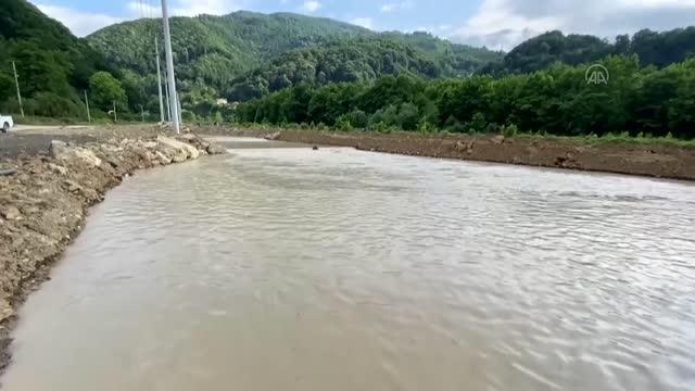 İçme suyu sağlayan ana şebeke hattındaki arıza giderilmeye çalışılıyor