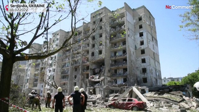 شاهد: القصف الروسي يخلف دمارا واسعا في سيرجيفكا وبخموت بإقليم دونيتسك