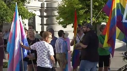 Medio centenar de personas recuerdan a Samuel Luiz en una vigilia en Madrid