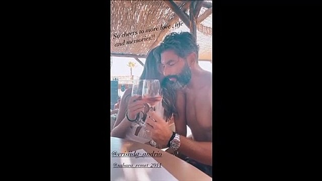 Βρισηίδα Ανδριώτου: Λίγο κρασί, λίγο θάλασσα και το αγόρι της (Μαρτίκας)! Οι τρυφερές στιγμές τους