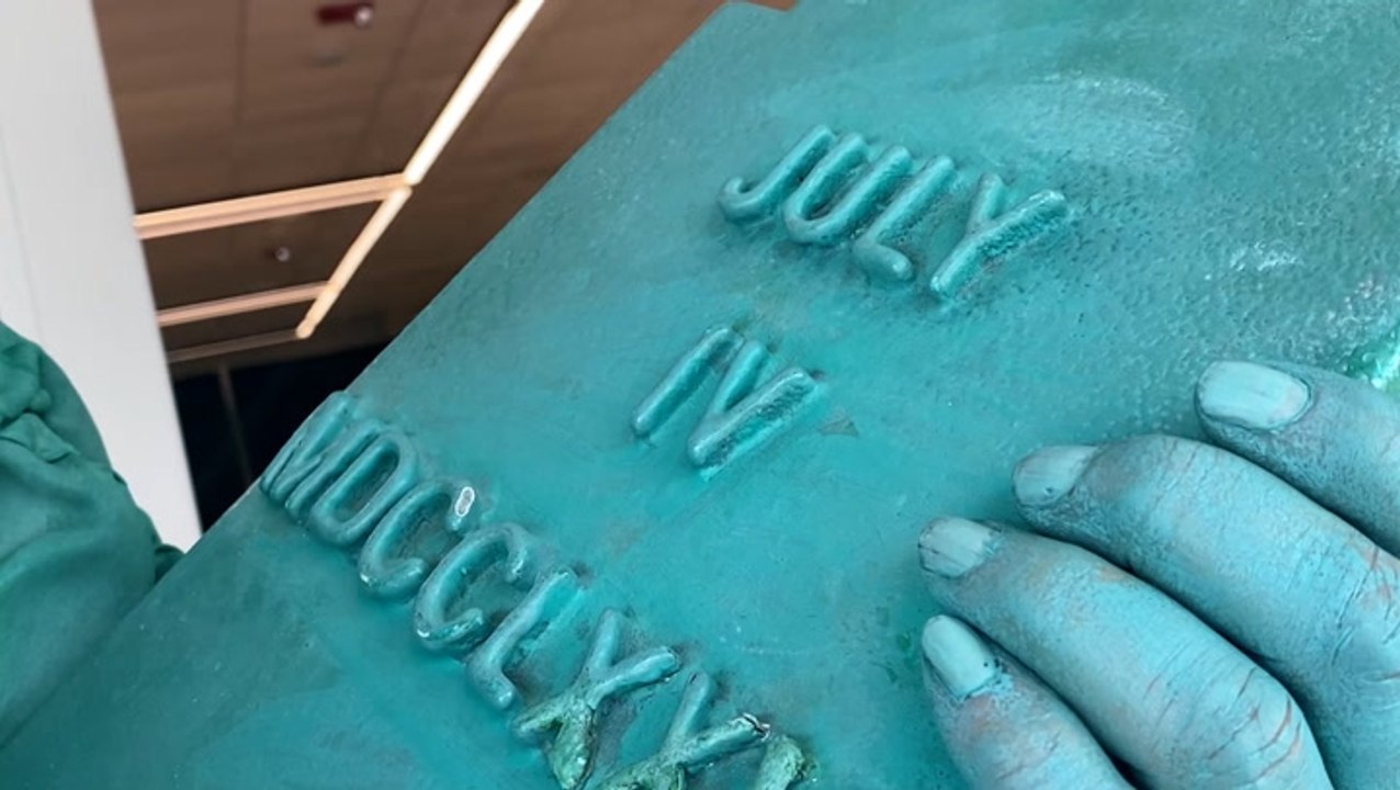 Donning iconic green makeup, torch and tablet, Lady Liberty brings smiles to all ages