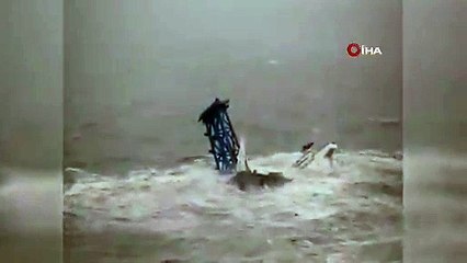 Hong Kong'ta gemi ikiye ayrıldı; onlarca kişi kayıp