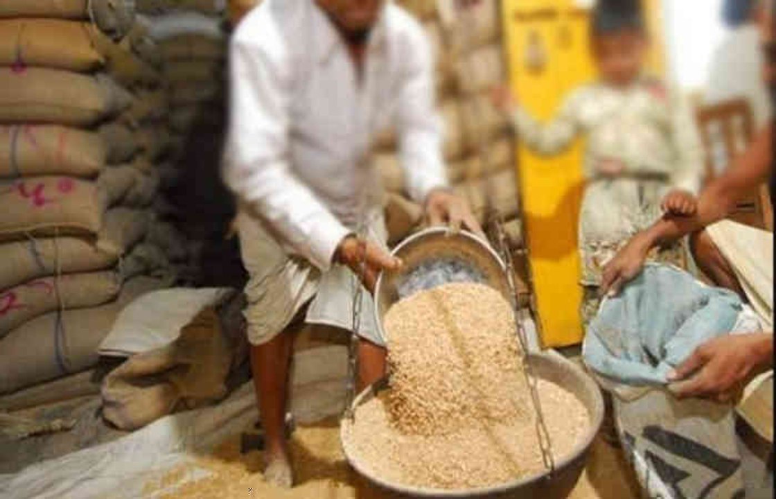 Rajkot: સરકાર જેમને સહાય કરે છે તે કુપન ધારકો જ...