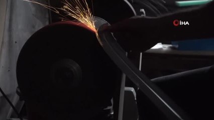 Altından kılıç yapıp yurt dışına satıyor