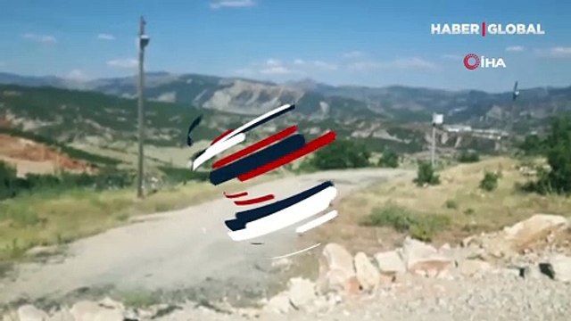 Kardeşinin şehit düştüğü noktada gözyaşları içerisinde namaz kıldı: Herkesi ağlattı