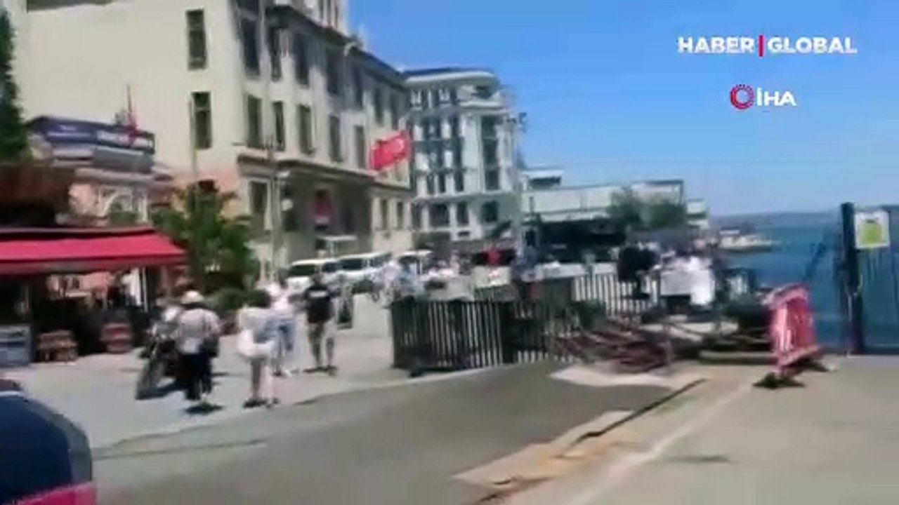 İstanbul Boğazı’ndaki vapur kazası! İskeleye böyle çarptı...