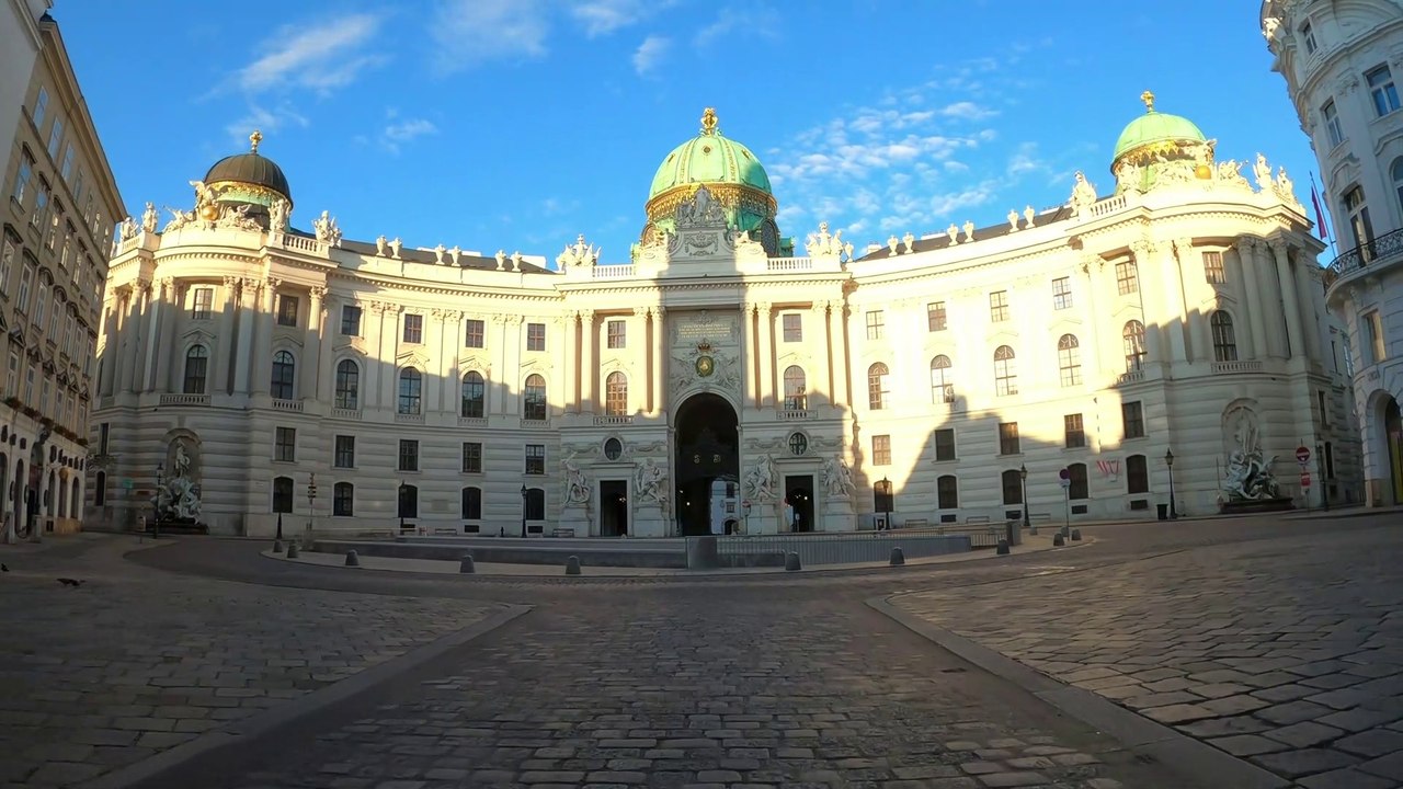 Vienna * Wien: Kohlmarkt-Michaelerplatz (Hofburg) frühmorgens